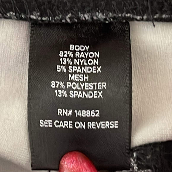 Torrid Black Slim Fit Lips Print Pixie Pants - Picture 10 of 10